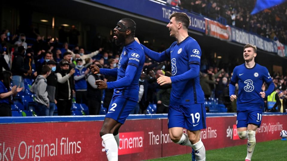 Chelsea Beat Leicester City 2-1